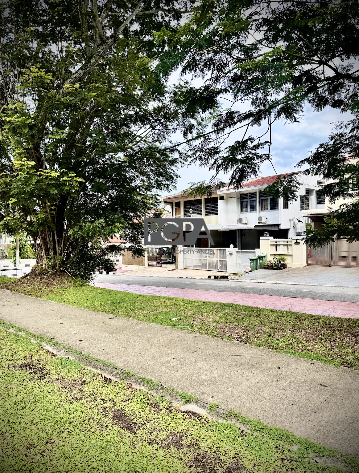Charming Corner Terrace @ Island Glades | Facing Pocket Park | Spacious Land.