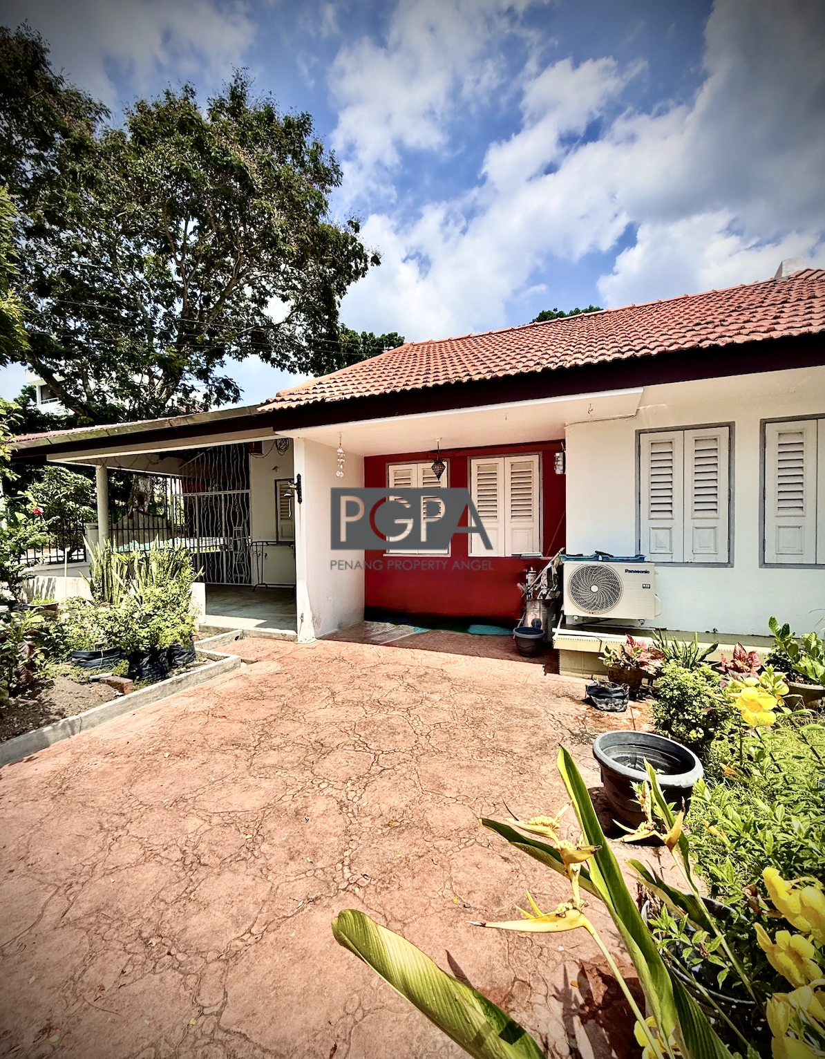 Charming Single-Storey Corner Terrace with Expansive Garden| Tanjung Bungah Hillside.