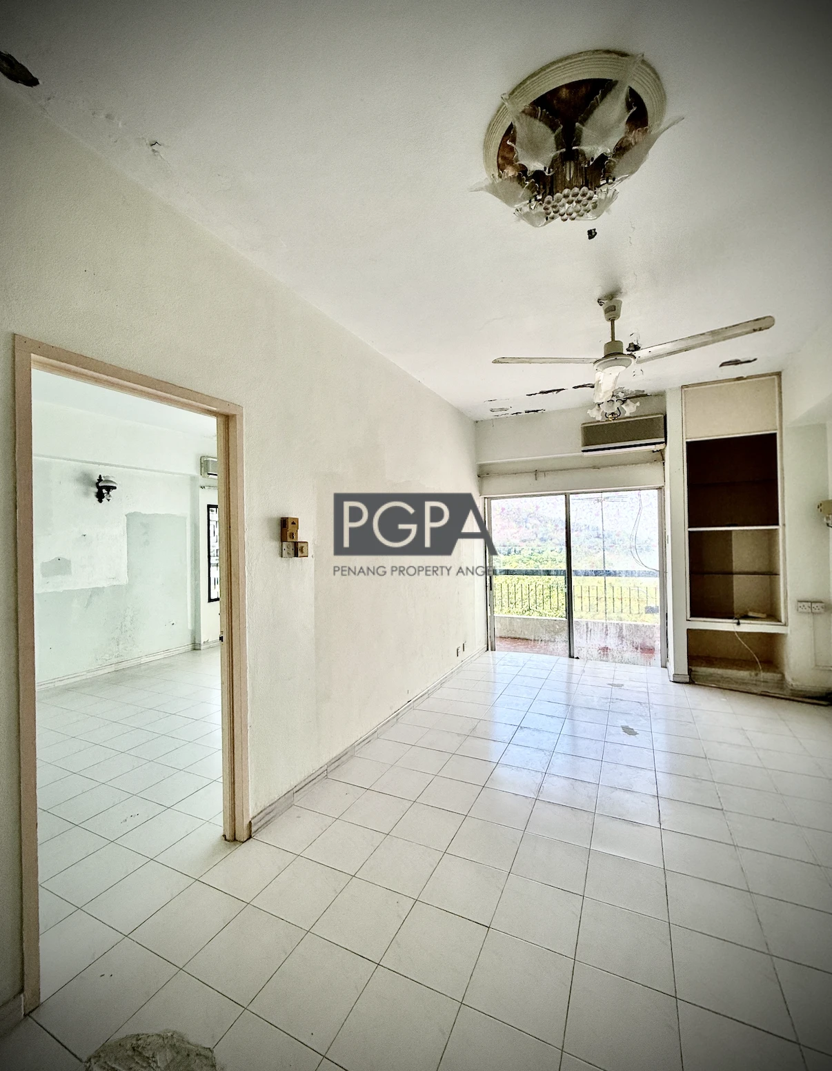 Fire-Sale: The Reef Condominium in Batu Ferringhi.