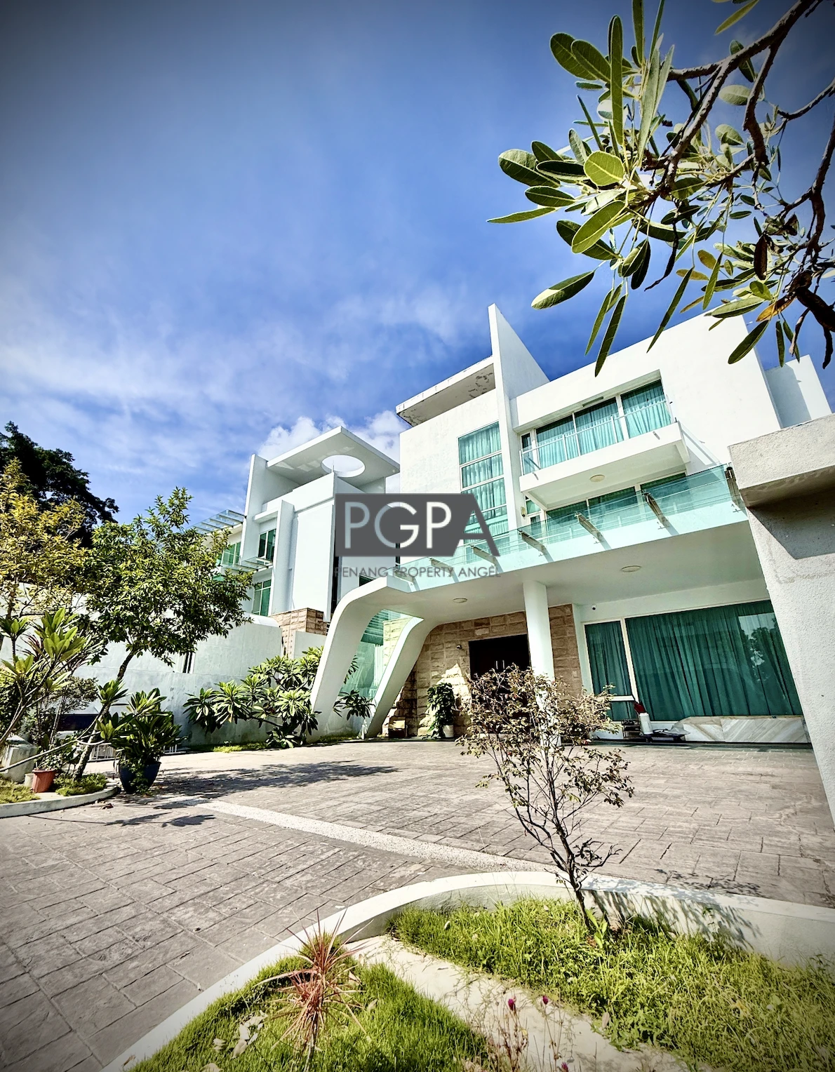 Legenda @ Southbay — Rare Gated Bungalow with Private Lift & Pool.